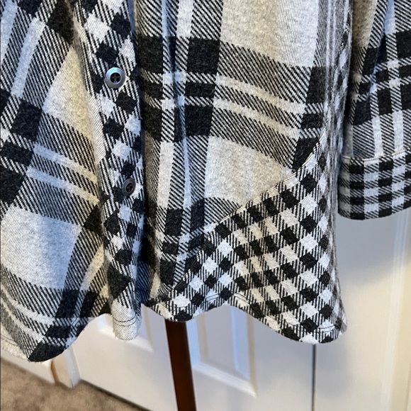 Soft Surroundings Paramour Black and White Plaid Button Down Top Size Medium - Picture 5 of 16